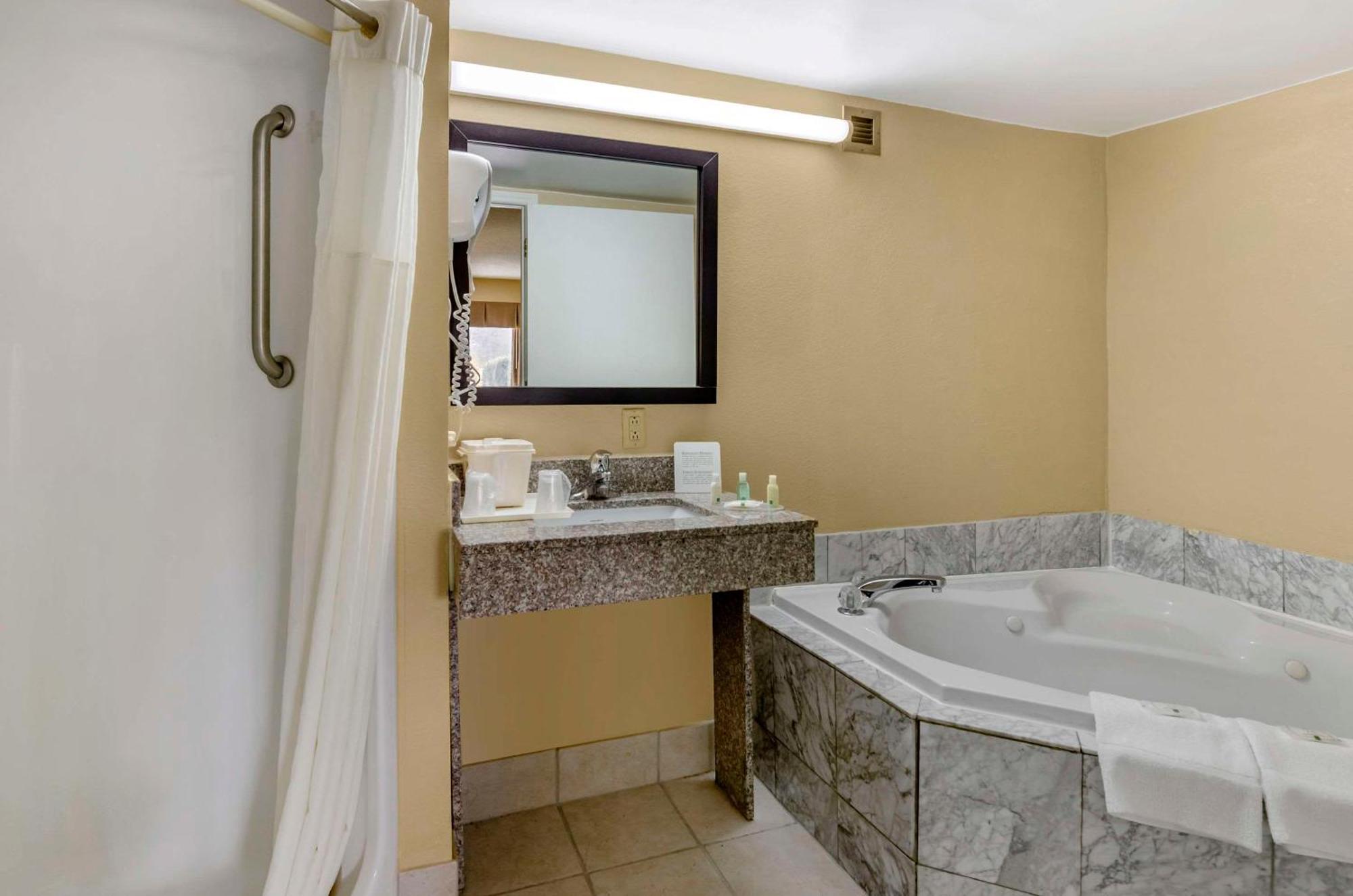Quality Inn Гіллсвілль Екстер'єр фото